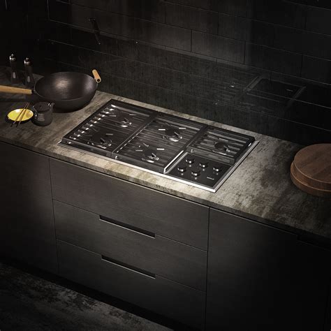 wolf 36 gas range vs thermador